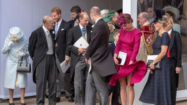 Foto: Momen Rok Kate Middleton Tertiup Angin saat Pernikahan Putri Eugenie