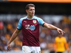 James Tarkowski paling sering memblok tembakan lawan dengan rataan 2 blok per pertandingan. (Foto: Nathan Stirk/Getty Images)