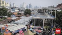 Skybridge Tanah Abang Belum Rampung, PKL Menjamur Di Trotoar