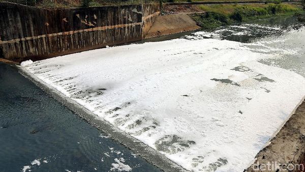 Kondisi Kanal Banjir Timur Kian Memprihatinkan