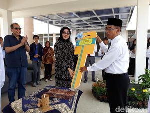 CT ARSA Foundation Serahkan Mobil Iqro untuk Warga Sukoharjo CT ARSA Foundation Serahkan Mobil Iqro untuk Warga Sukoharjo
