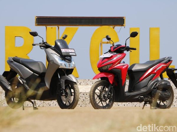 Komparasi Honda Vario 125 Vs Yamaha Lexi