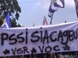 Ratusan Bobotoh di Sukabumi Demo Desak PSSI Direvolusi
