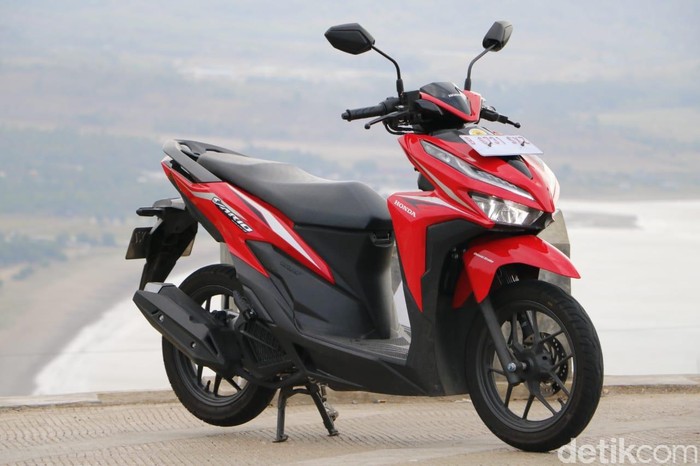 Honda Vario 125 Honda Vario 125 yang diadu dengan Yamaha Lexi
