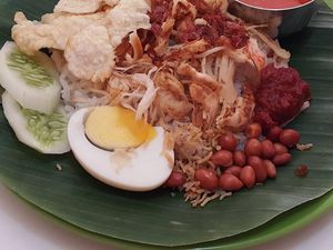 Sarapan Kenyang dan Komplet dengan Nasi Gemuk Khas Jambi Sarapan Kenyang dan Komplet dengan Nasi Gemuk Khas Jambi