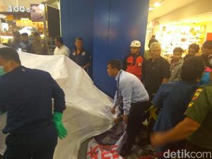 Pria yang Loncat dari Lantai 5 Mal di Medan Alami Gangguan Jiwa Pria yang Loncat dari Lantai 5 Mal di Medan Alami Gangguan Jiwa