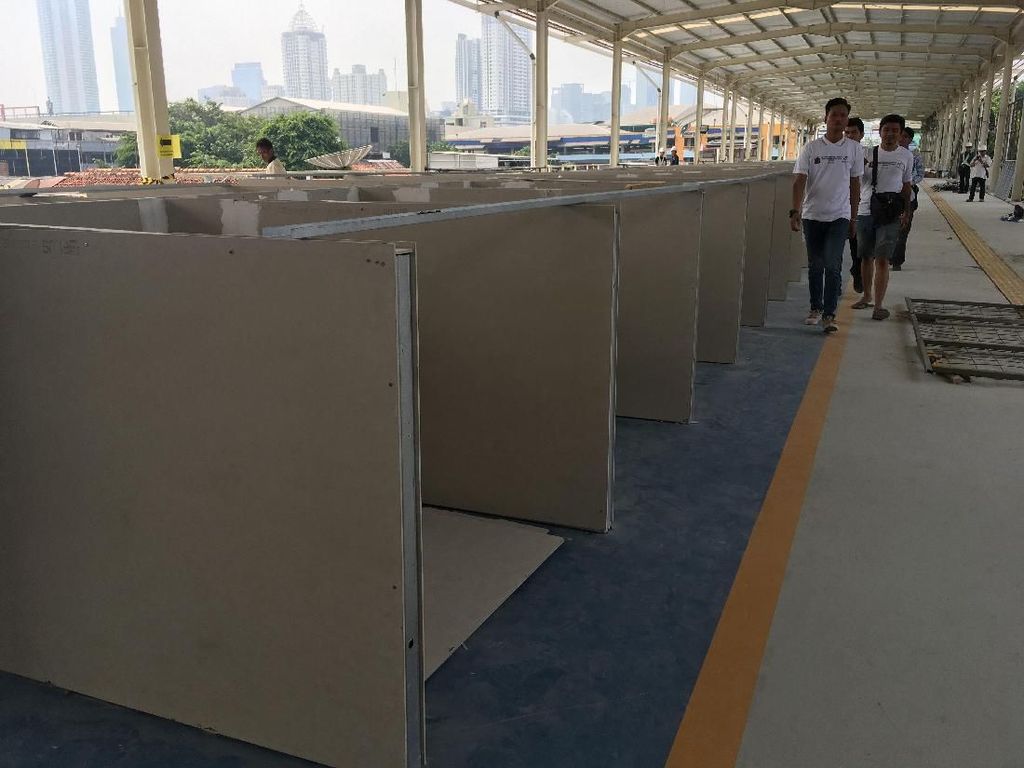 Tak Semua PKL Tanah Abang Dapat Lapak di Skybridge Tak Semua PKL Tanah Abang Dapat Lapak di Skybridge
