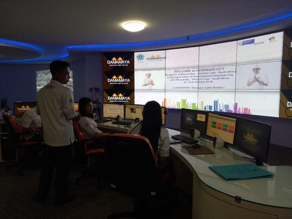 Menengok Ruang Kontrol Smart City Denpasar, Pantau Jalan Rusak-Hoax Menengok Ruang Kontrol Smart City Denpasar, Pantau Jalan Rusak-Hoax