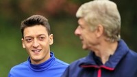 5. Mesut özil: Real Madrid ke Arsenal, 42,5 juta paun atau sekitar Rp 822,7 miliar (2013). Foto: Glyn Kirk/AFP Photo