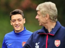 Wenger Dukung Oezil Terkait Pendapatnya Soal Muslim Uighur