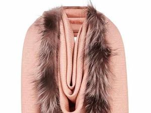 Syal Seharga Rp 14,9 Juta Ini Disebut Mirip Bentuk Miss V