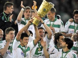 Menjalani karier profesional pertamanya bersama Schalke, Oezil lantas hijrah ke Werder Bremen pada 2008. Di musim pertamanya saat masih berusia 21 tahun, Oezil mencetak gol penentu kemenangan Bremen atas Bayer Leverkusen 1-0 di final Piala DFB. (Foto: John McDougall/AFP Photo)