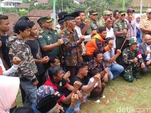 TNI Bangun Jalan hingga Perbaiki Rumah Rusak di Sukabumi