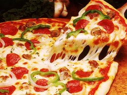 Bisa Bawa Pulang Uang Rp 8 Juta Kalau Habiskan Pizza Jumbo Ini