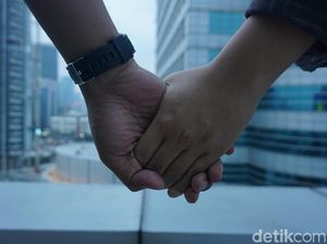 Boleh Enggak Pegang Tangan Pacar di Bulan Ramadan?