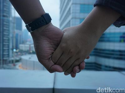 Kondisi Hubungan Sepasang Kekasih Dilihat dari Cara Pegangan Tangan