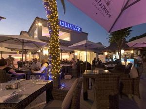 Haduh! Model Sepatunya Dianggap Tak Layak, Pria Ini Ditolak Restoran