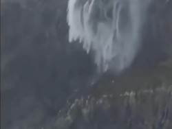 Saat Air Terjun Dihentikan Sementara Oleh Badai