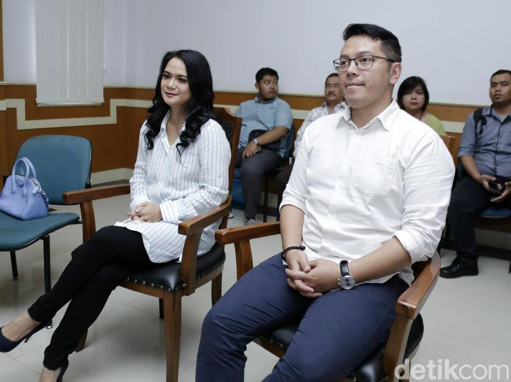 Shezy Idris Tak Larang Suaminya Temui Anak Shezy Idris Tak Larang Suaminya Temui Anak