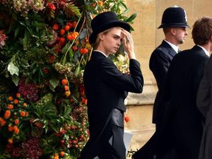 Pakai Jas ke Pernikahan Eugenie, Cara Delevingne Langgar Protokol Istana