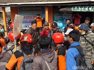 Pemadaman Kebakaran Sisi Barat Gunung Merbabu Dilanjutkan Pemadaman Kebakaran Sisi Barat Gunung Merbabu Dilanjutkan