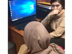 Penampakan Jilbab Bolong Staf F-Golkar yang Terkena Tembakan