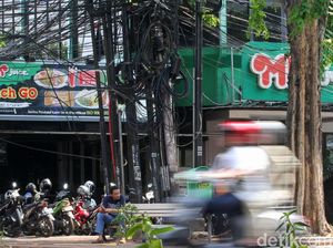 Kabel Kusut dan Semrawut di Blok M Kabel Kusut dan Semrawut di Blok M