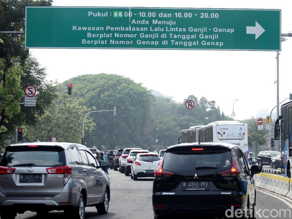 Ganjil Genap Diklaim Berhasil Alihkan Warga ke Angkutan Umum Ganjil Genap Diklaim Berhasil Alihkan Warga ke Angkutan Umum