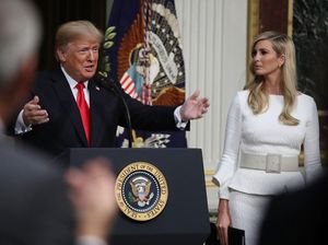 Trump Bela Putrinya yang Pakai Email Pribadi untuk Urusan Pemerintah Trump Bela Putrinya yang Pakai Email Pribadi untuk Urusan Pemerintah