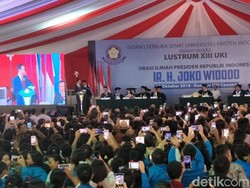 Jokowi Hadiri Sidang Terbuka Senat Universitas Kristen Indonesia