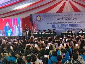 Jokowi Hadiri Sidang Terbuka Senat Universitas Kristen Indonesia Jokowi Hadiri Sidang Terbuka Senat Universitas Kristen Indonesia