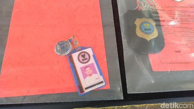 Polres Tangsel merilis kasus pemerasan yang dilakukan pelaku dengan berpura-pura mengaku anggota BNN, Senin (15/10/2018)