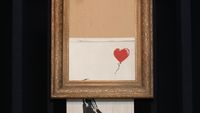 Rekor! Lukisan Robek Banksy Laku Rp 356 M