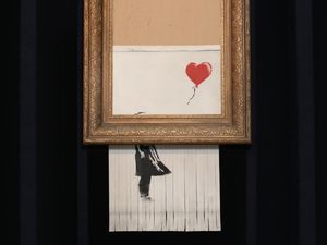 Rekor! Lukisan Robek Banksy Laku Rp 356 M