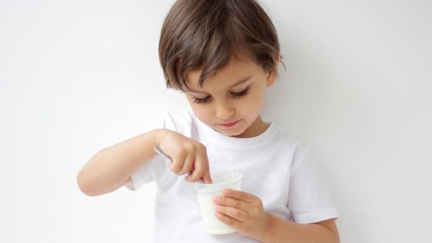 3 Hal Penting yang Perlu Bunda Tahu Sebelum Beri Anak Yogurt