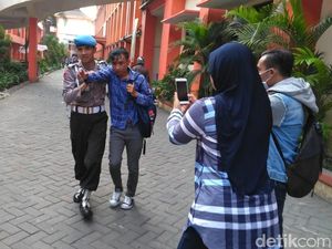Ricuh di Universitas Kanjuruhan Malang Makan Korban Luka Ricuh di Universitas Kanjuruhan Malang Makan Korban Luka
