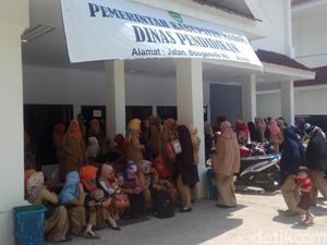 Tuntut SK, Massa Guru Honorer Maros Mogok Ngajar