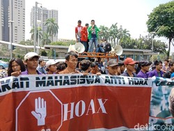 Massa Demo di Polda Metro, Minta Usut Tuntas Kasus Hoax Ratna