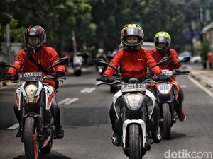 Tiga Pemuda KTM Road Warriors Beraksi dengan Motor Eropa