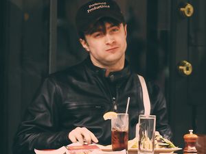 Momen Makan Daniel Radcliffe hingga Kelezatan Bakso Adam yang Hits Momen Makan Daniel Radcliffe hingga Kelezatan Bakso Adam yang Hits