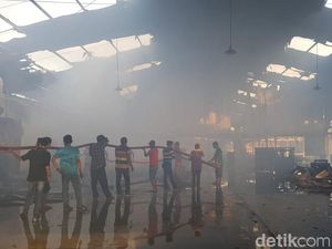 2 Gudang Pabrik Mebel di Pasuruan Terbakar, Diduga Korsleting