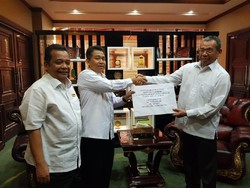 Rp 3,1 M Bantuan Petugas-Jemaah Haji untuk Korban Gempa NTB