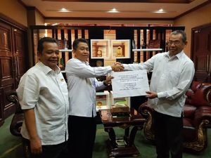 Rp 3,1 M Bantuan Petugas-Jemaah Haji untuk Korban Gempa NTB Rp 3,1 M Bantuan Petugas-Jemaah Haji untuk Korban Gempa NTB