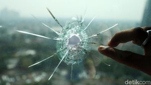 Begini Kaca Ruang Kerja Wenny Warouw yang Tertembus Peluru