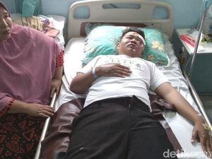 Duh, Pemotor di Probolinggo Tertimpa Banner Raksasa Caleg DPR RI