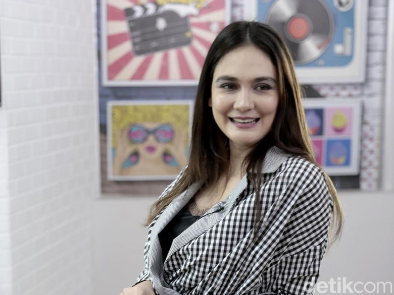 Duh! Luna Maya Pengin Tabok Ariel NOAH Duh! Luna Maya Pengin Tabok Ariel NOAH