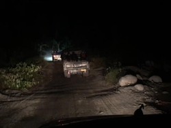 Menembus Malam, Relawan CT Arsa Bawa Bantuan ke Sigi