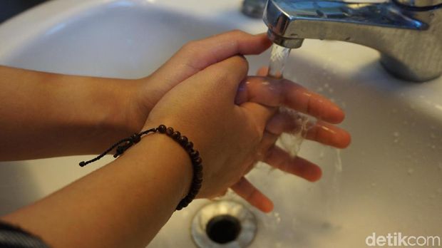 Sabun dan Air atau Hand Sanitizer yang Lebih Ampuh Lawan Corona?