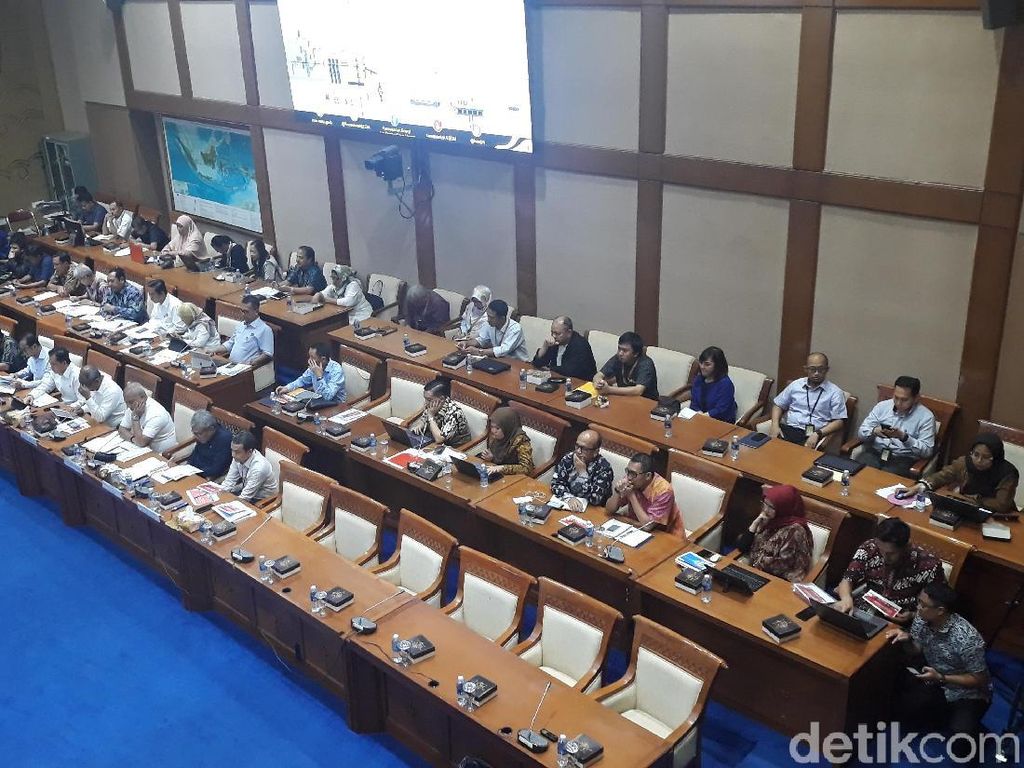 Bos Pertamina Tak Hadir, Rapat Migas Komisi VII Batal Bos Pertamina Tak Hadir, Rapat Migas Komisi VII Batal