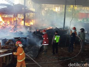 Gudang Mebel di Probolinggo Ludes Terbakar, Kerugian Rp 300 Juta